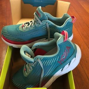 Brand new women’s hoka Clifton !